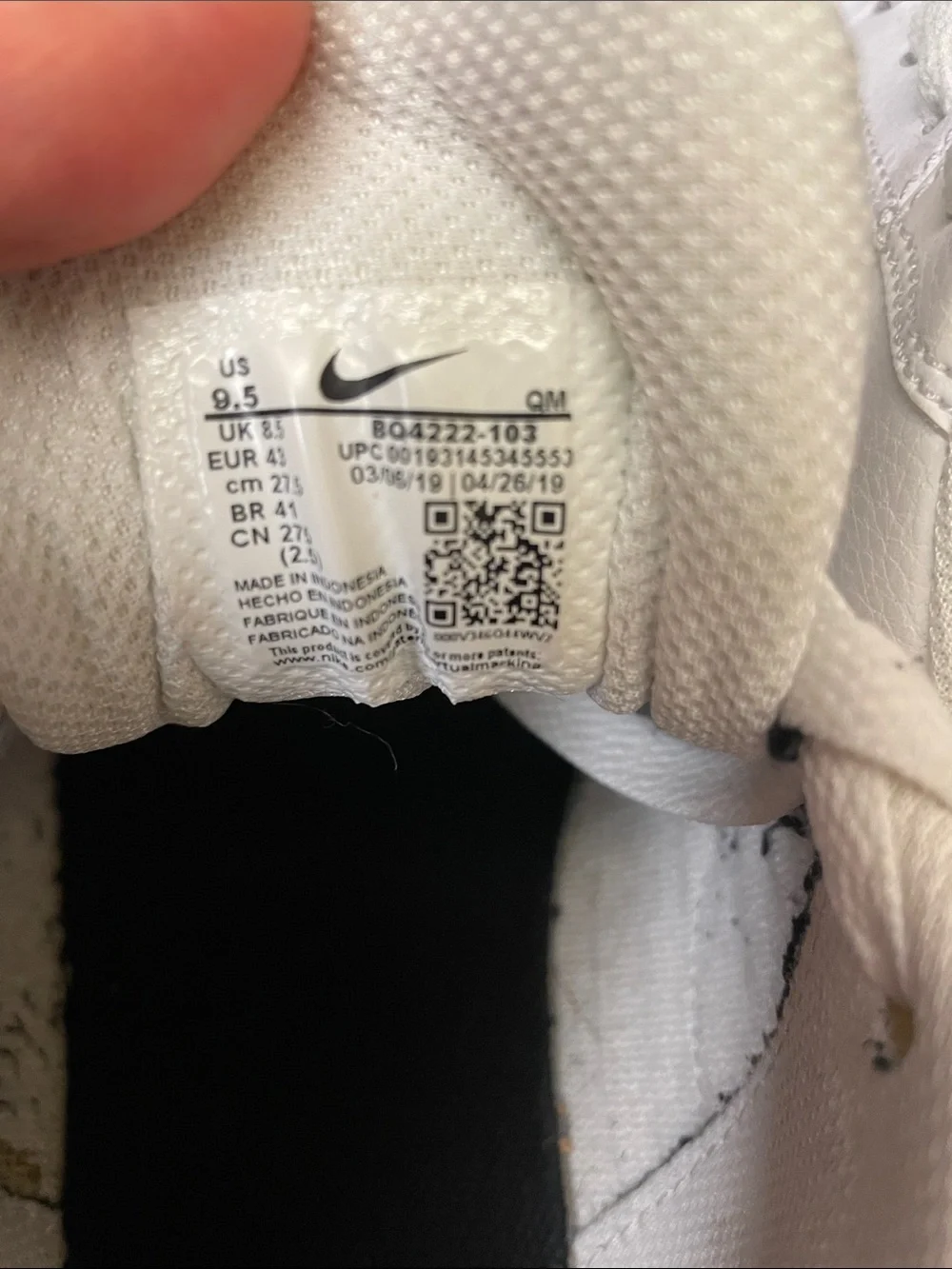 Nike White Leather Low-Top Sneakers with Black Swoosh